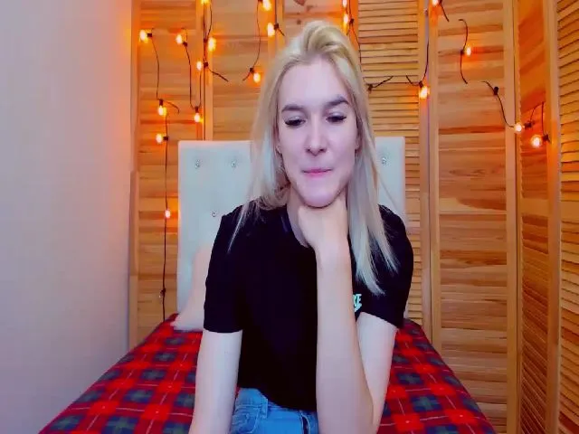 Live sex webcam photo for MarliTes #255801730