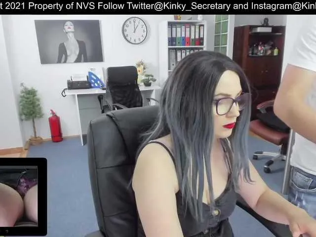 Live sex webcam photo for KinkyOffice #250103823