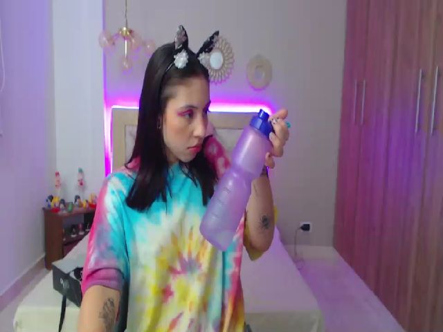 Live sex webcam photo for Emily_evans18 #261123404