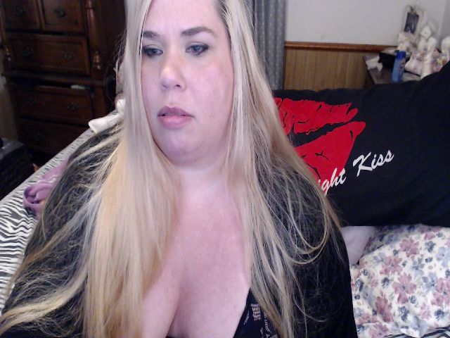 Live sex webcam photo for PlumpKittyKat #252969684