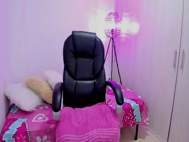 Live sex webcam photo for Little_Miaa1 #252656713