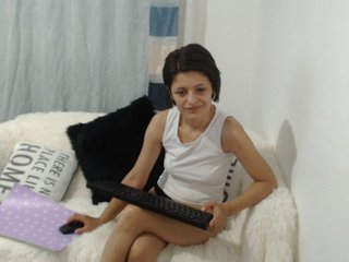 Live sex webcam photo for EllaRose29 #240505386