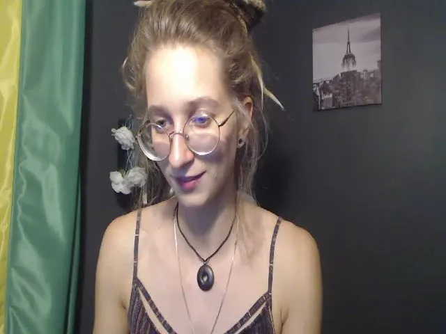 Live sex webcam photo for KINKYkeira #260817425
