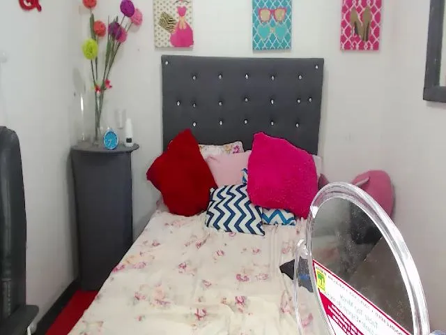 Live sex webcam photo for Miagracee #255202198