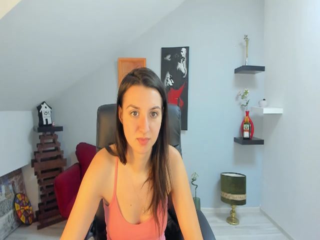 Live sex webcam photo for LizzieBrie #259068274