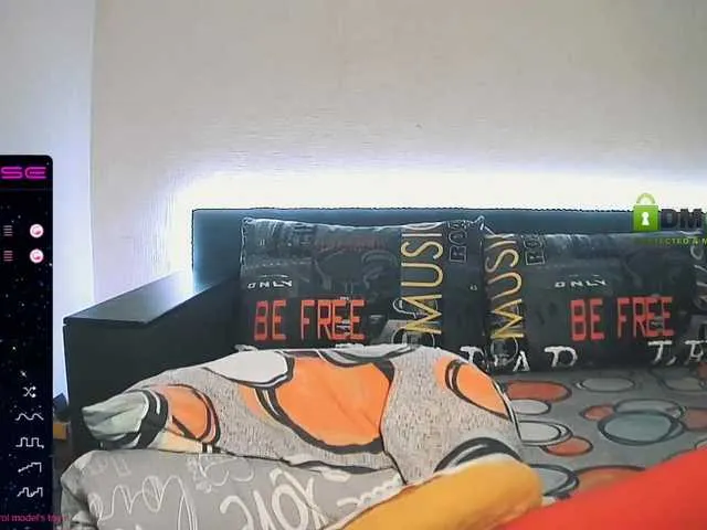 Live sex webcam photo for ORNELLAMUTTY #251406293