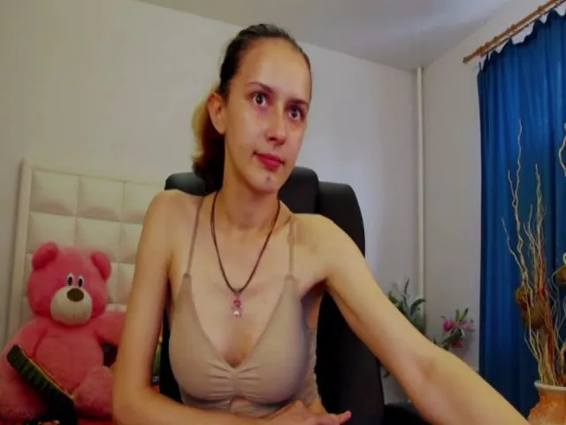 Live sex webcam photo for IrisNichols #262588693