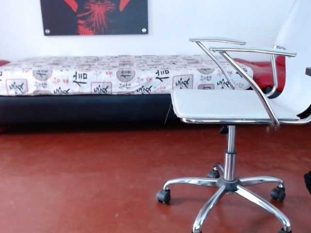 Live sex webcam photo for MiaRosse- #241190041