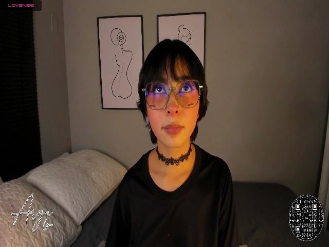 Live sex webcam photo for Arya_Line #252400125