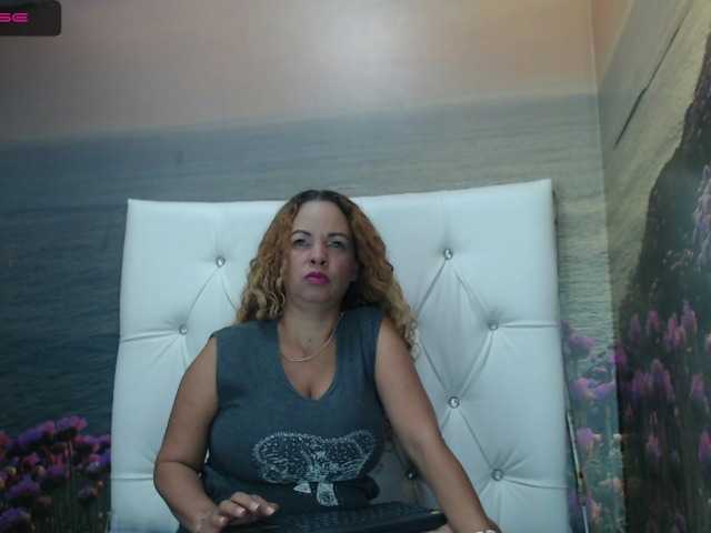 Live sex webcam photo for BustyAngela #255313949