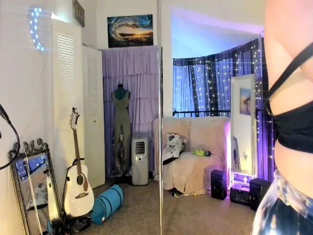 Live sex webcam photo for PetiteJewel #254457978