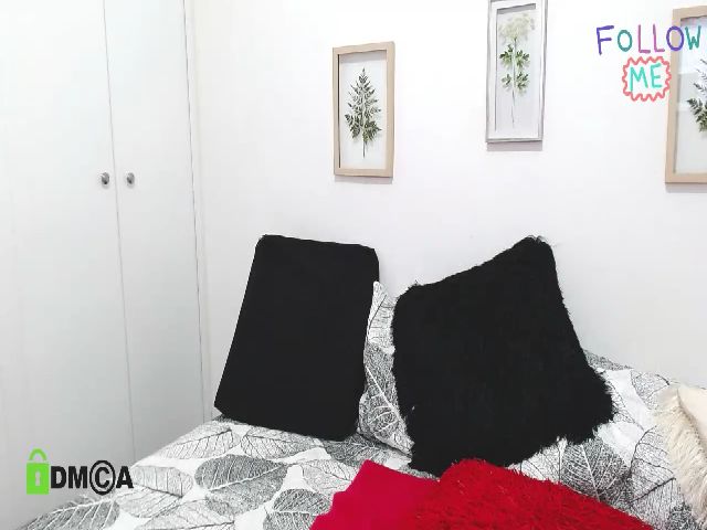 Live sex webcam photo for Violettrip #253613321