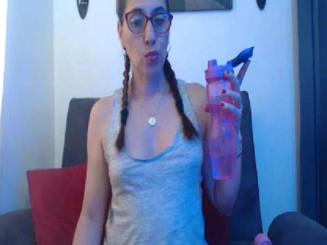 Live sex webcam photo for Sandrylove #263284368