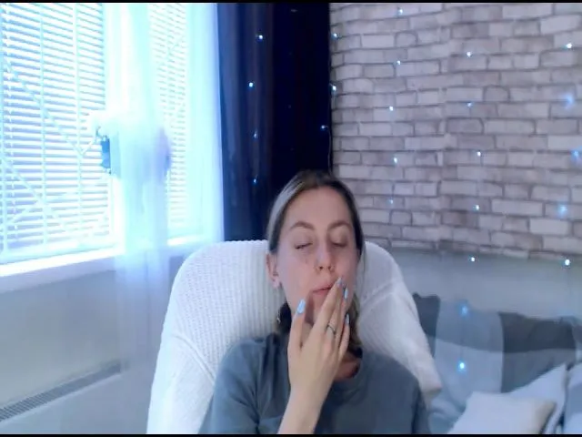 Live sex webcam photo for CumMeaRiver #253701608