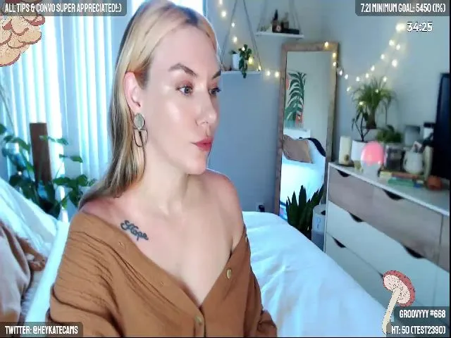 Live sex webcam photo for HeyKate #256066757