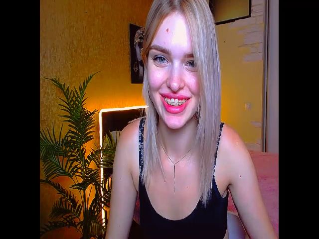 Live sex webcam photo for Emmi_Sierra #257447608