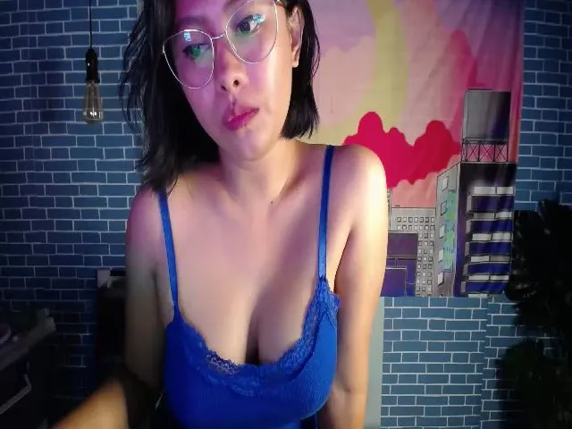 Live sex webcam photo for GoddessShaiya #259779121