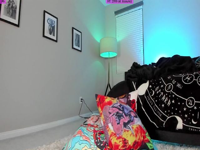 Live sex webcam photo for KasaraWood #252971996