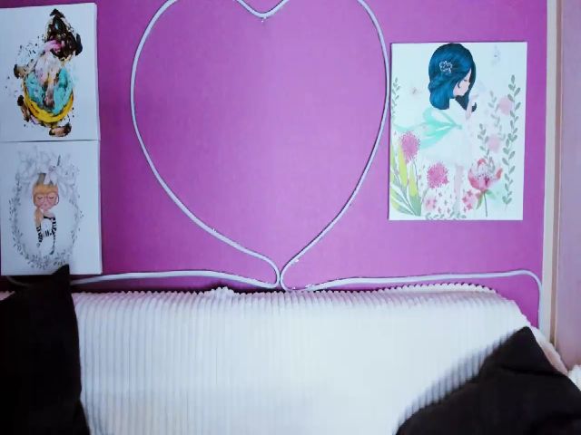 Live sex webcam photo for Lilly_Shine #257405673