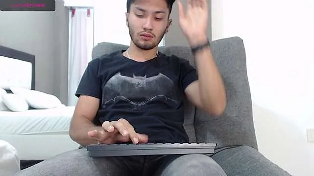 Live sex webcam photo for PPoloO20 #243472202