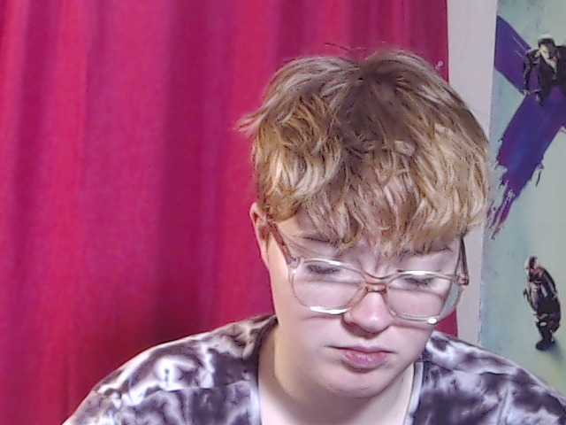 Live sex webcam photo for CandyBurger21 #241232953