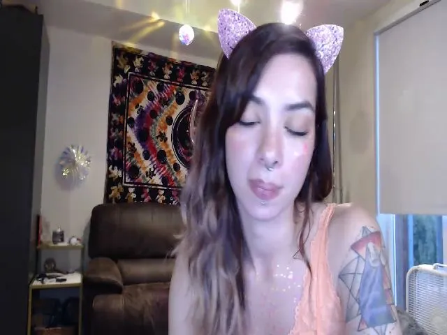Live sex webcam photo for JaylaBliss #259717170