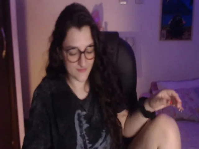Live sex webcam photo for Miah_Peach #255831198