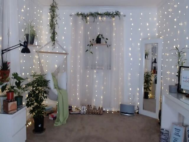 Live sex webcam photo for KellyHeart #255798757