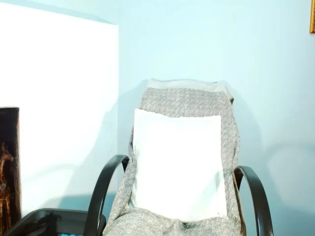Live sex webcam photo for DollErotic69 #265286941