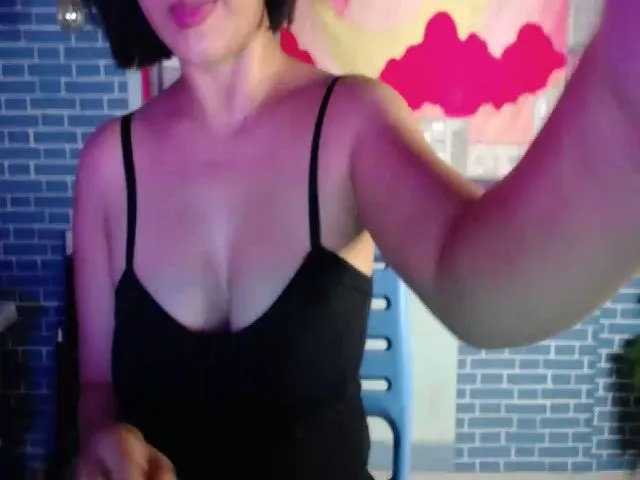 Live sex webcam photo for GoddessShaiya #257989412