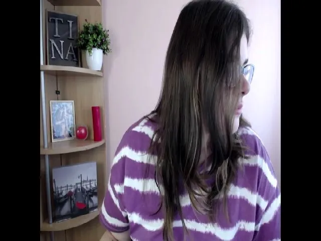 Live sex webcam photo for SweetyTinna #254045306