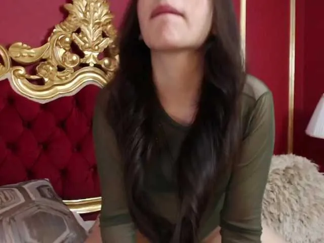 Live sex webcam photo for MaddyLennon #244783533