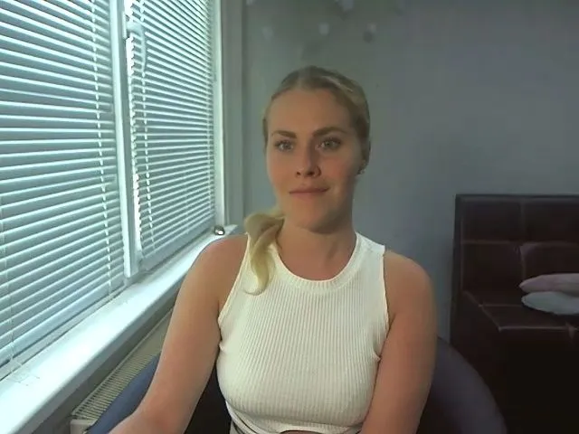 Live sex webcam photo for AnnnaLia #258175573