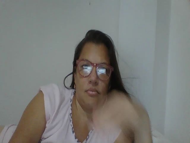 Live sex webcam photo for SweetLola01 #254020156