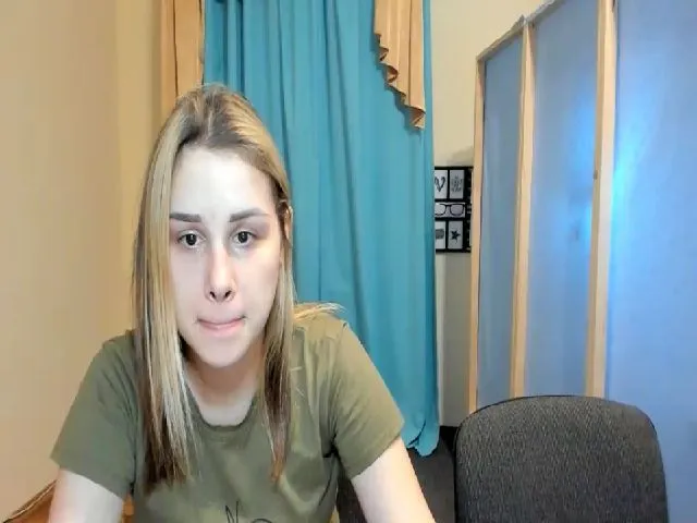 Live sex webcam photo for PolliMilk #252408670