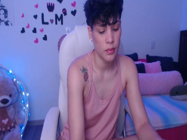 Live sex webcam photo for Laura_R23 #263192259