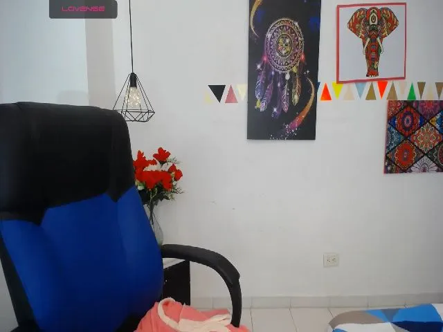Live sex webcam photo for IndianMama #259381595