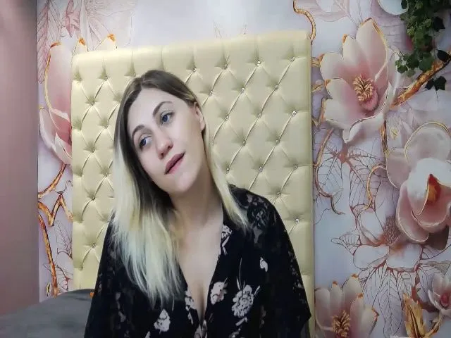 Live sex webcam photo for KristyWalsh #262789644