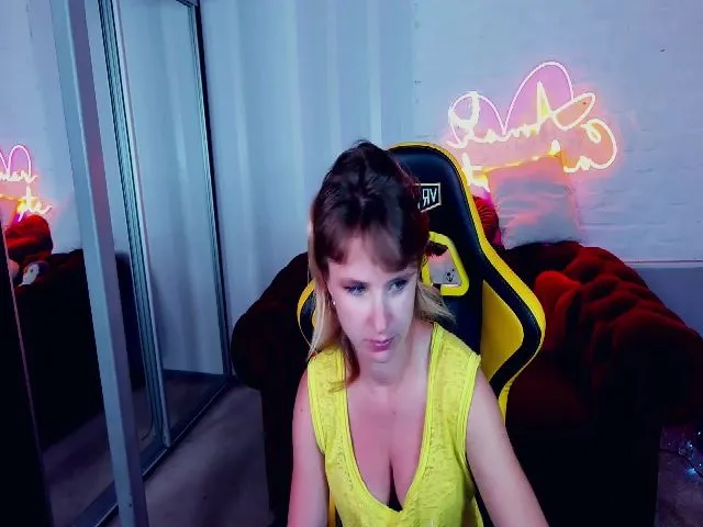 Live sex webcam photo for WhiteFoxi #260881427