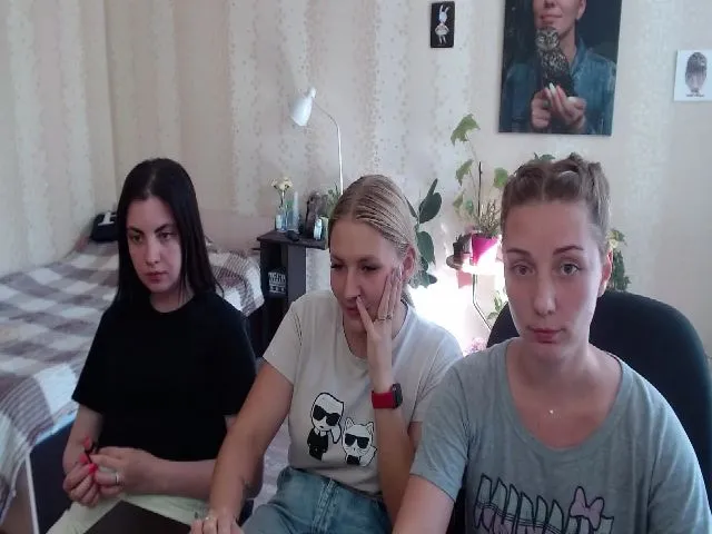 Live sex webcam photo for Emi_lywild #256925751