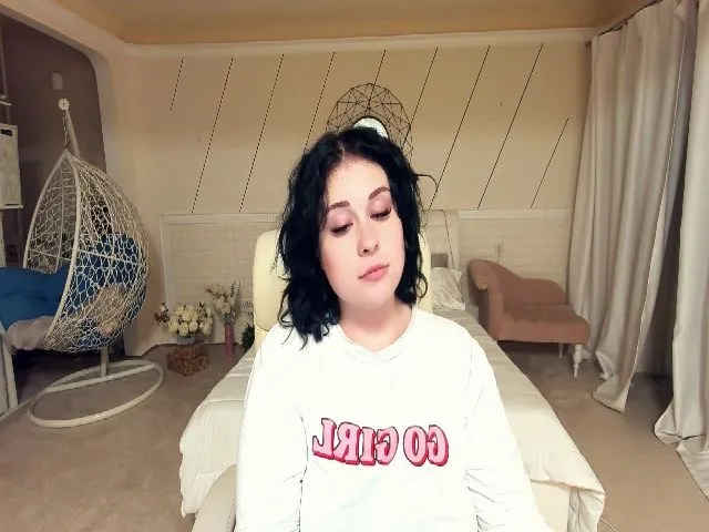 Live sex webcam photo for SerahMirabeli #262789775