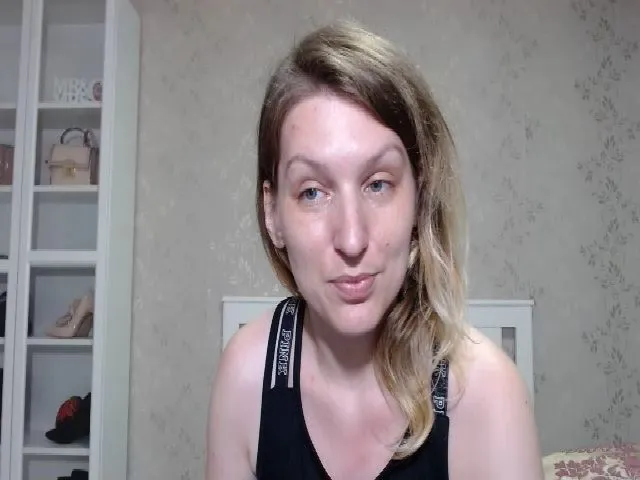 Live sex webcam photo for GlamyWife #261104385
