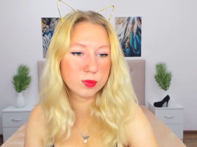 Live sex webcam photo for LizaSwan #254704685