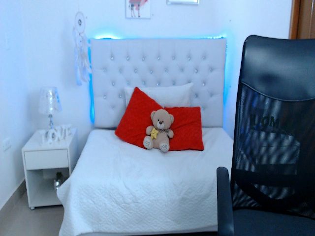 Live sex webcam photo for Antonella_lpz #260981668