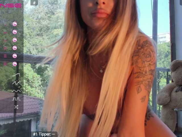 Live sex webcam photo for MissAriana #250419974