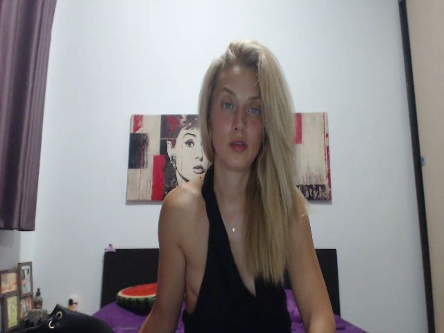 Live sex webcam photo for MonicaDiamond #255763663