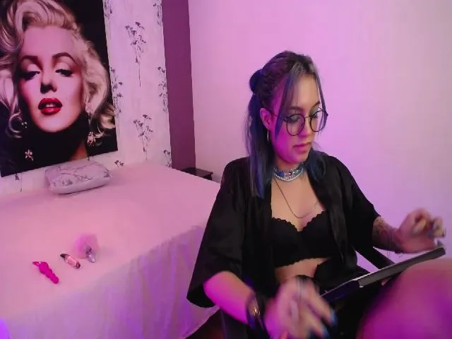 Live sex webcam photo for Spaaarkie #259402233