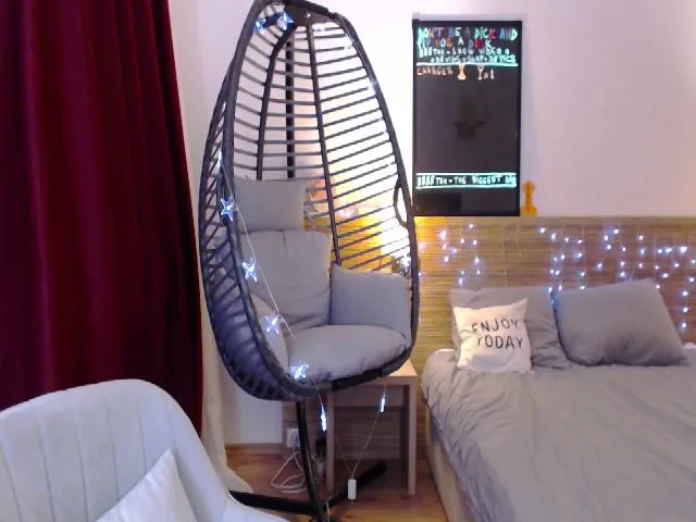 Live sex webcam photo for BonerrrDonor #263354059