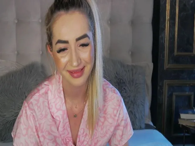 Live sex webcam photo for JuliaJuliette #252469709