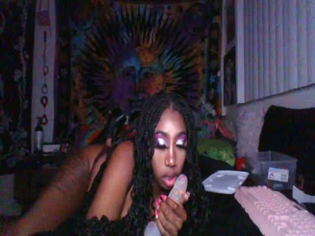 Live sex webcam photo for hennyhoneypot #256837607